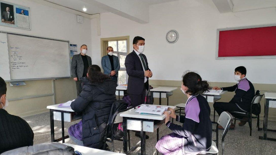 İlçe Milli Eğitim Müdürümüz H. Bayram POLATTİMUR yüzyüze eğitime başlayan Necmi Muammer Ortaokulunu ziyaret etti.