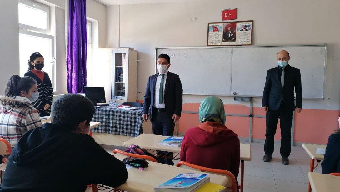 İlçe Milli Eğitim Müdürümüz H. Bayram POLATTİMUR yüzyüze eğitime başlayan Kervansaray Ortaokulunu ziyaret etti.