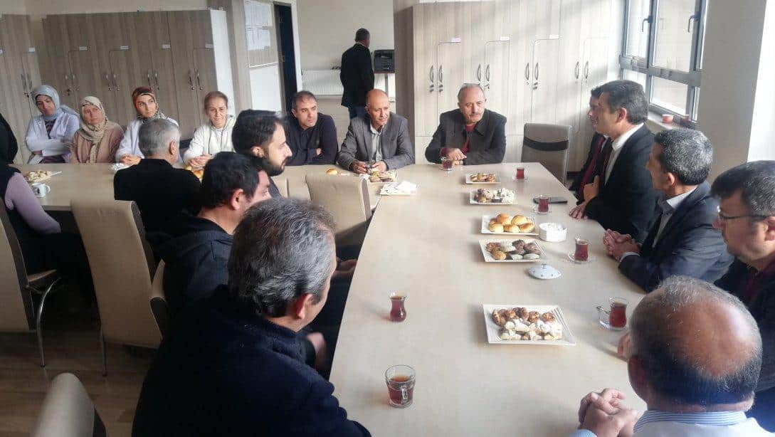 İl Milli Eğitim Müdürümüz Sayın Ahmet Özdemir, Zile Yavuz Selim Naci Giray İlkokulunu ziyaret etti.